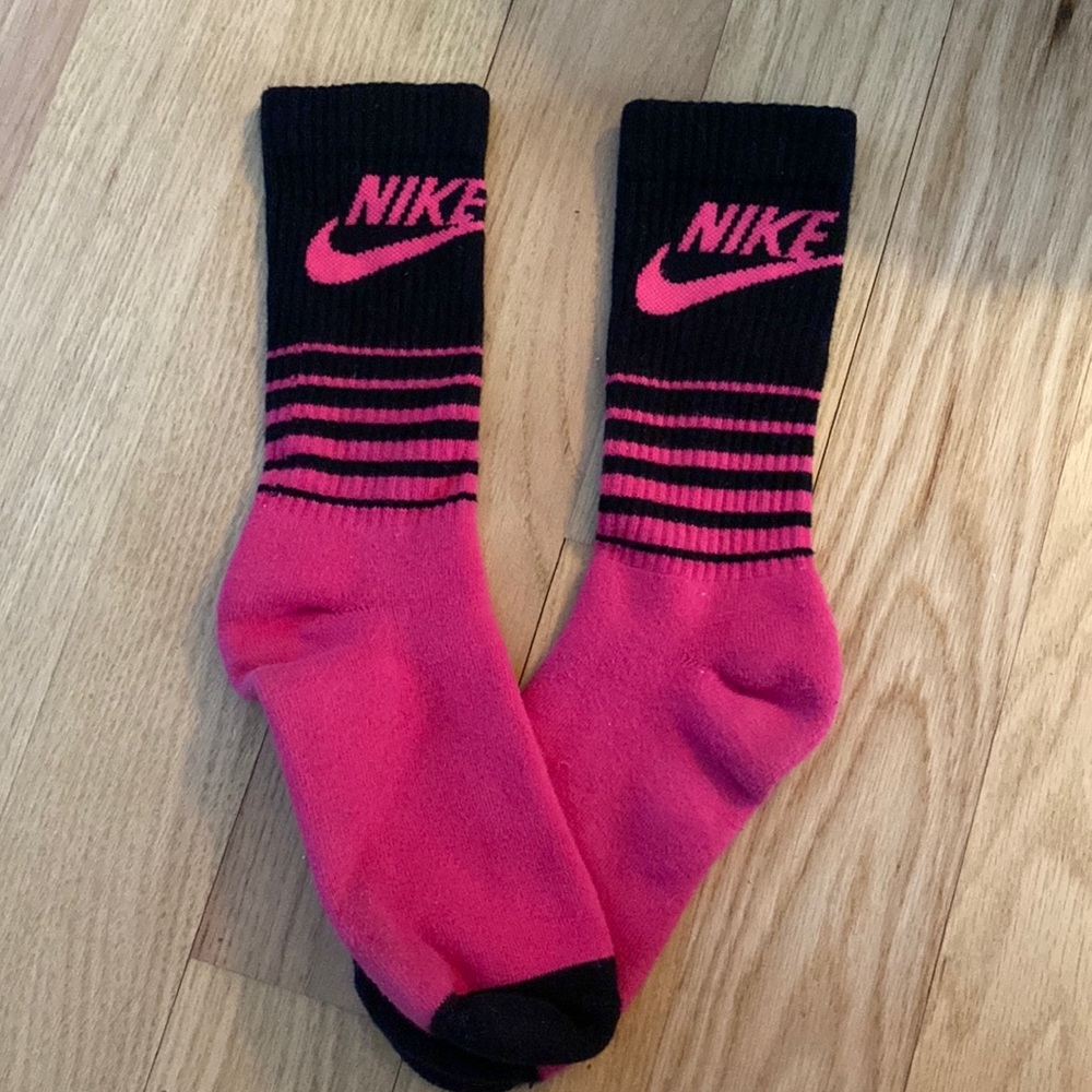 pink nike socks